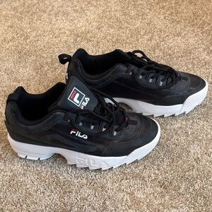 FILA Mens minimally worn chunky lifestyle shoe